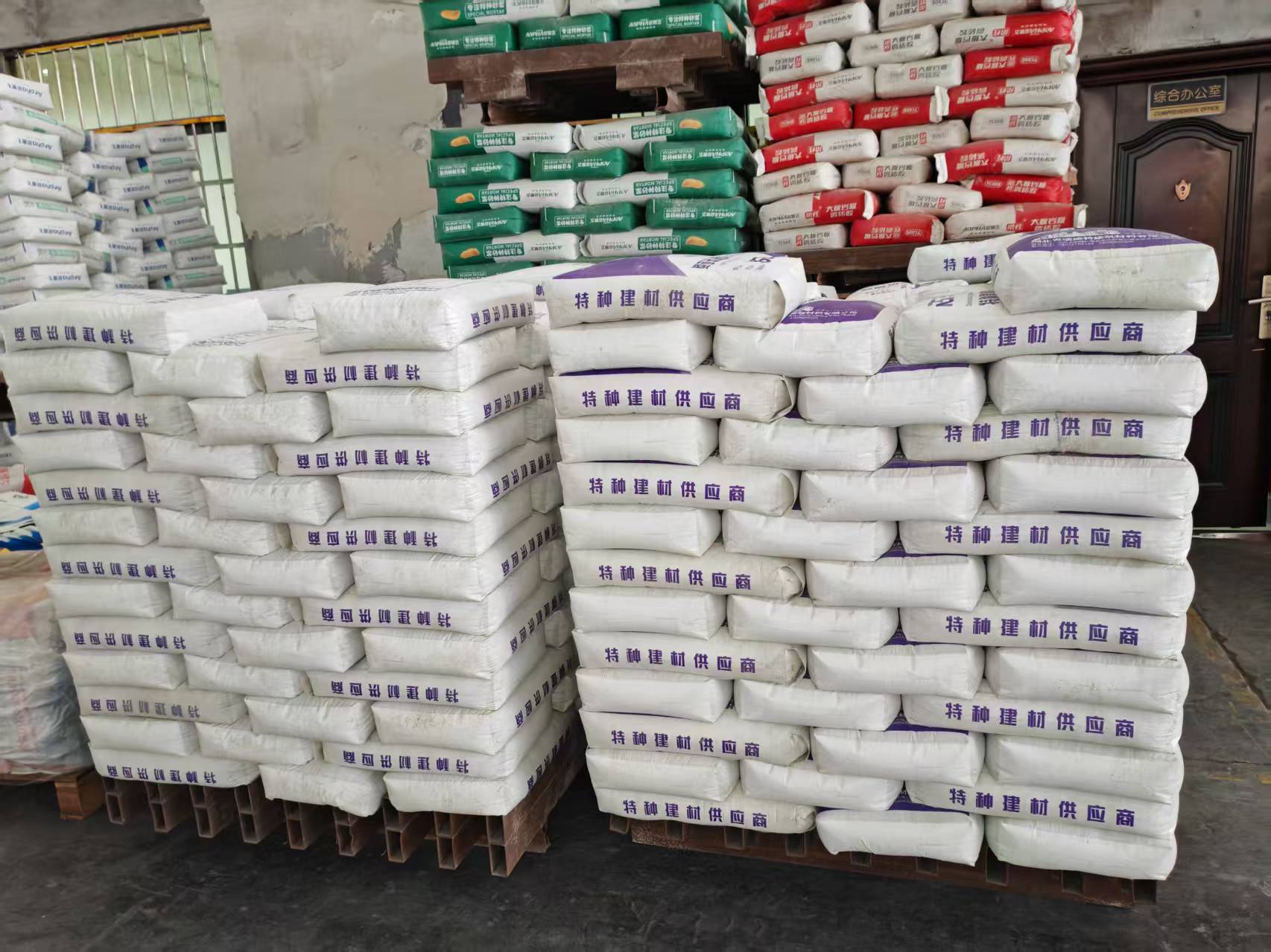 东英镇拱顶带模注浆料