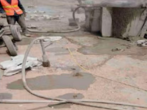 东英镇水泥混凝土路面板底注浆技术 路面脱空注浆整治方案