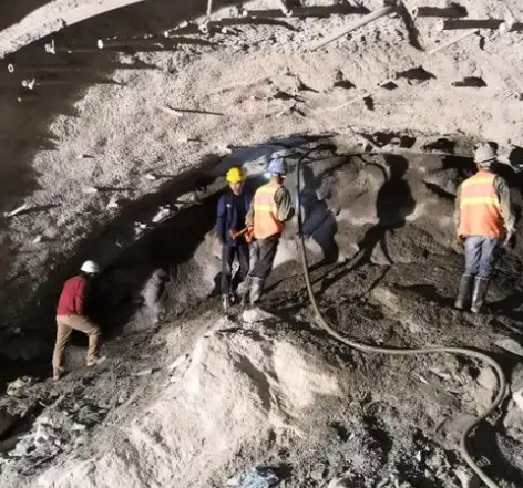 东英镇拱顶带模注浆料的施工流程及注意事项